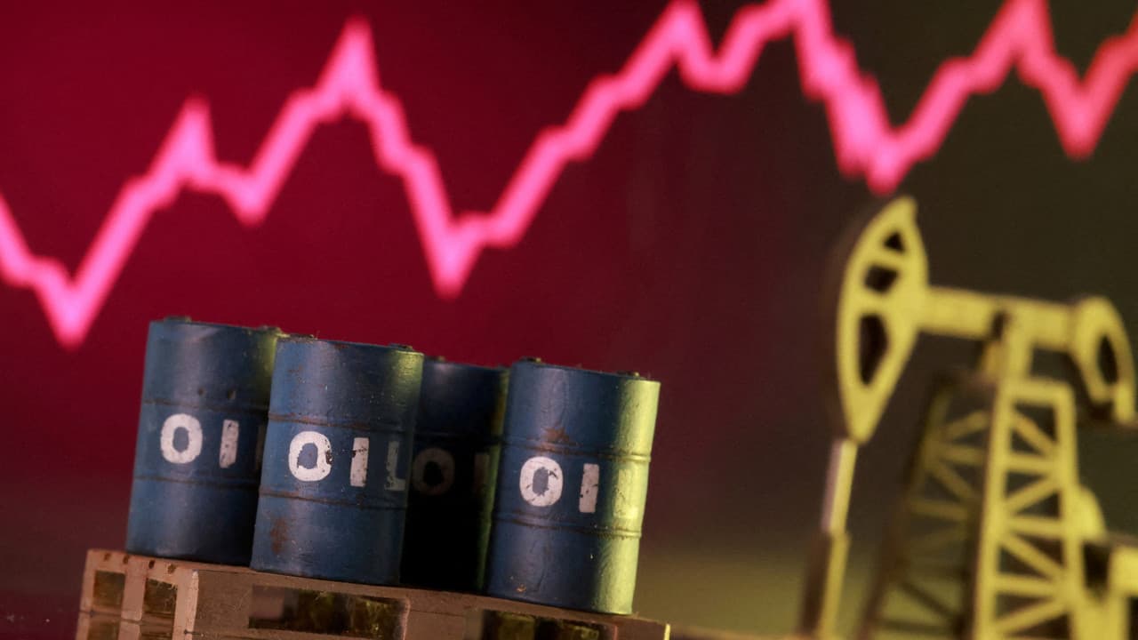 Enerji piyasaları tepetaklak: WTI fiyatı 4 yıl sonra Brent'in üzerine çıktı