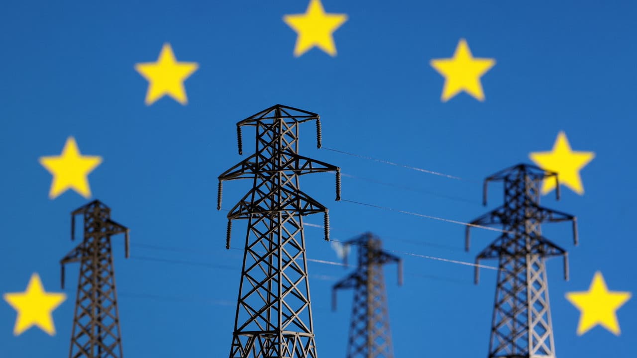 AB'den enerji krizine karşı yeni önlemler: Yakıta yakın takip, elektriğe düşük vergi