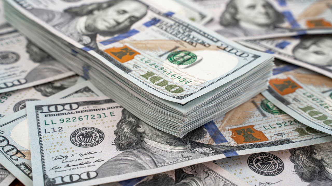 Dolar güçlü seyrini koruyor: 13 ayın zirvesinde