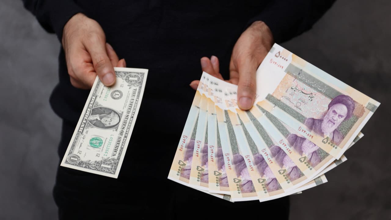 İran'ın para birimi dolar karşısında tarihi dipte
