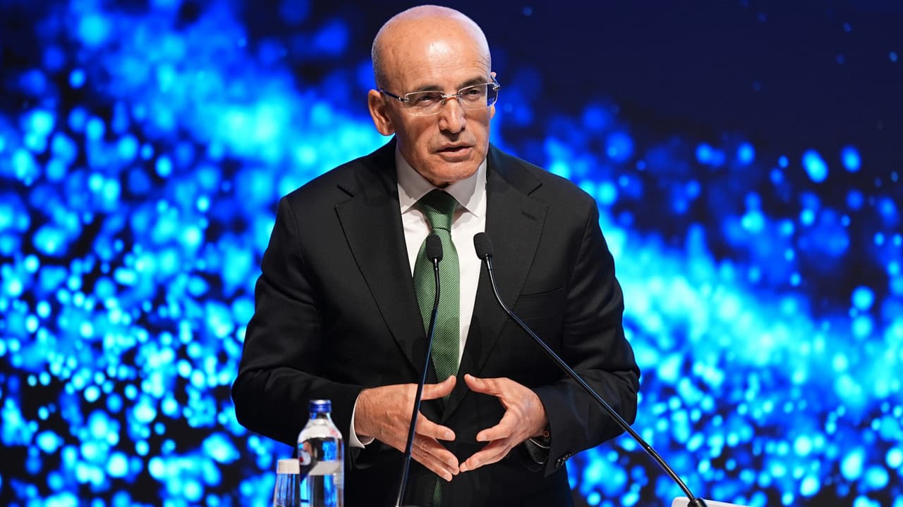 Şimşek'ten enflasyon mesajı: "Enerji fiyatlarındaki normalleşme beklentiyi iyileştirecek"